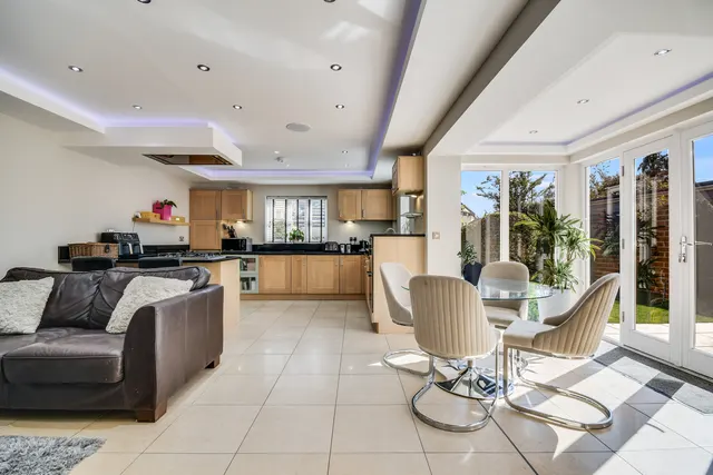 25 Galleywood Road, Great Baddow, Chelmsford, Essex, CM2 8DH, photo 1