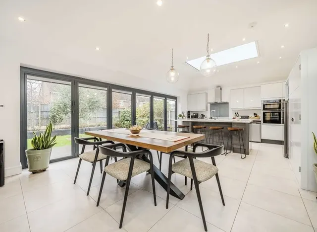 Kingswood Avenue, Hampton, TW12, photo 2