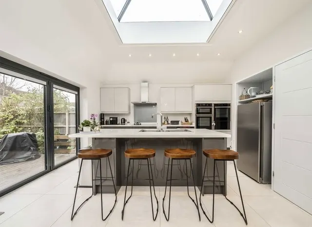 Kingswood Avenue, Hampton, TW12, photo 3