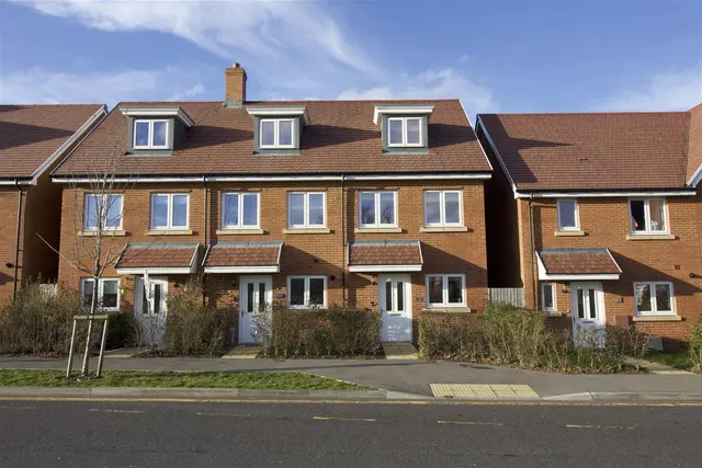 Calvert Link, Horsham, West Sussex RH12 0DS, photo 1