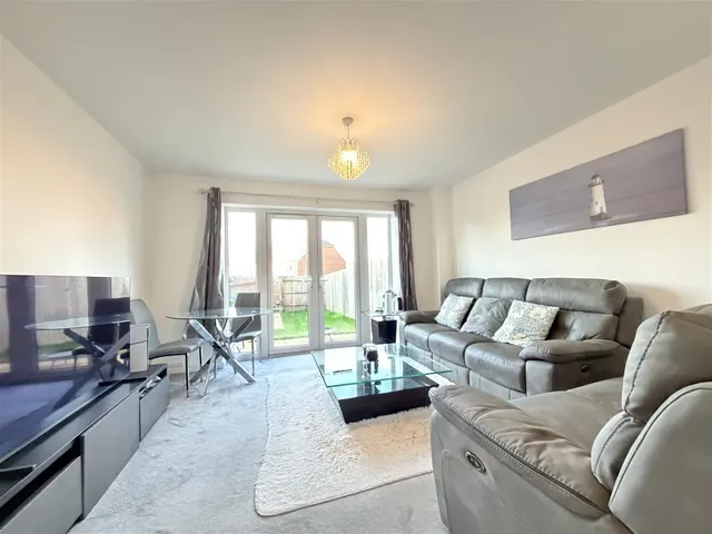 Photo 3 — Calvert Link, Horsham, West Sussex RH12 0DS