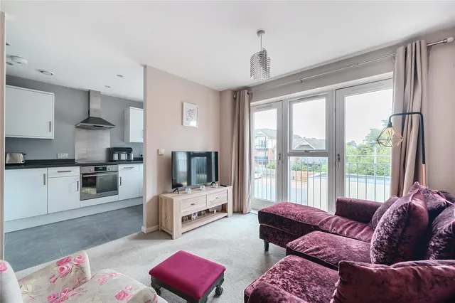 Photo 3 — London Road, Binfield, Bracknell, Berkshire, RG42 4FA