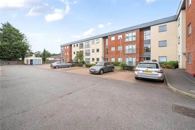 London Road, Binfield, Bracknell, Berkshire, RG42 4FA, photo 1