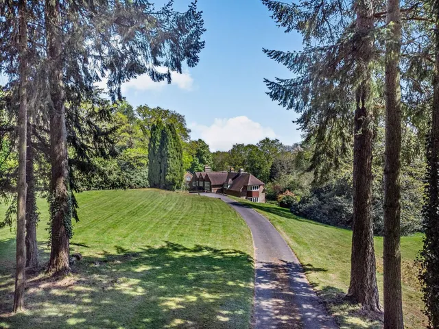 Burys Bank Road, Greenham, RG19, photo 2