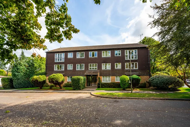 Woking, GU21, photo 1