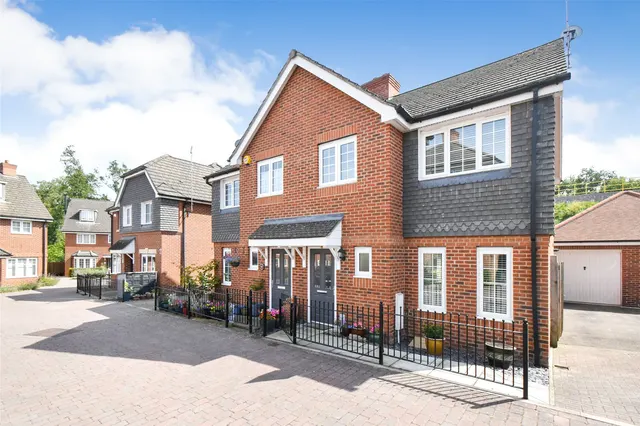 Athoke Croft, Hook, Hampshire, RG27 9UE, photo 1