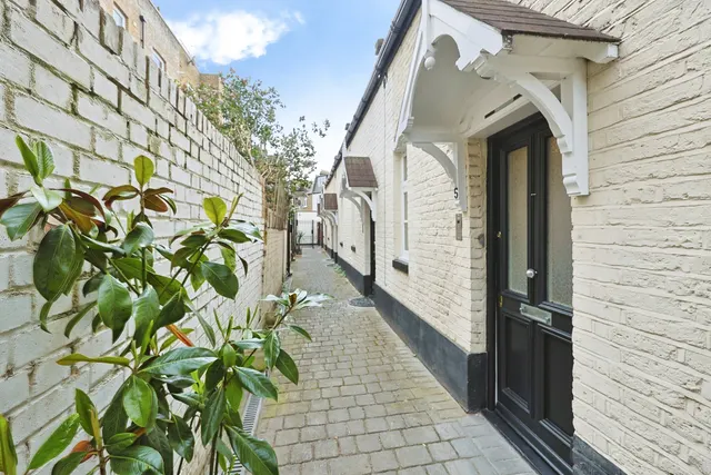 Salisbury Mews, London, SW6, photo 1