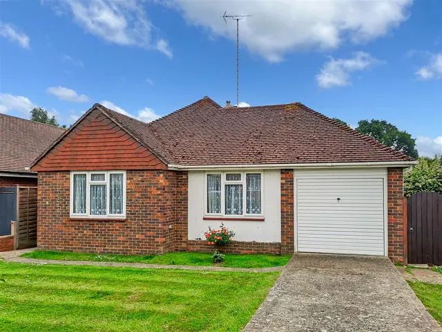 Dingley Road, Rustington, photo 1