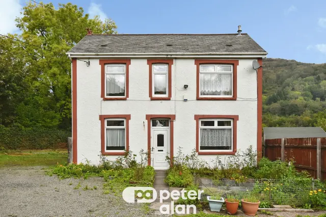 Poplar House Mountain Ash, CF45, photo 1