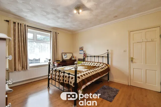Poplar House Mountain Ash, CF45, photo 3