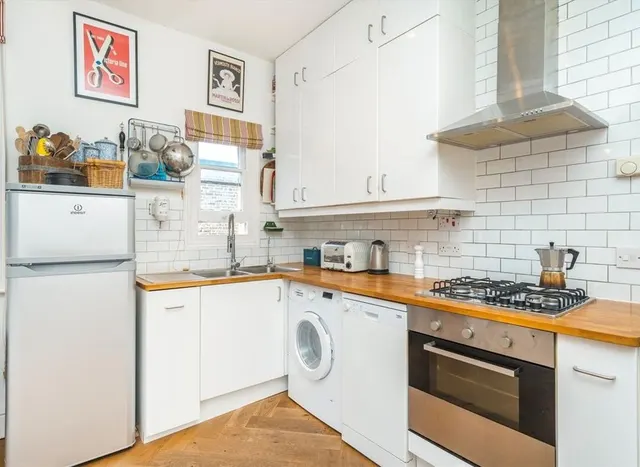 Photo 3 — Disraeli Road, Putney, SW15