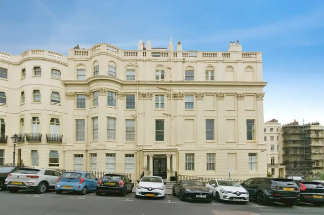 Brunswick Square, Hove, BN3, photo 1
