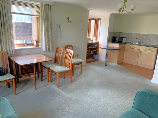 Cantelupe Road, East Grinstead, RH19, photo 3