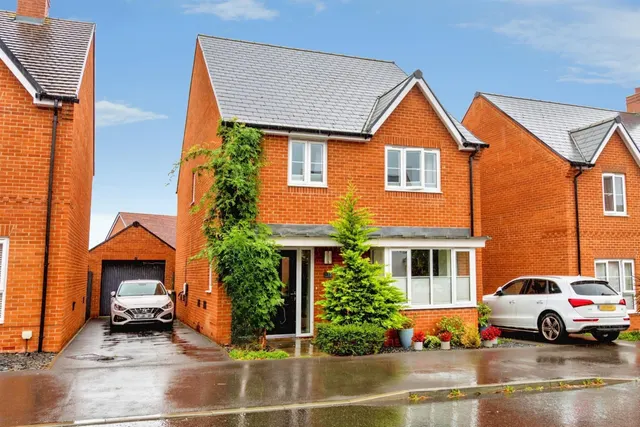 Wallace Avenue, Botley, Southampton, photo 1