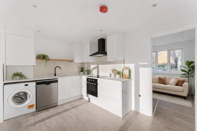 Allhallows Road, Beckton, E6, photo 1