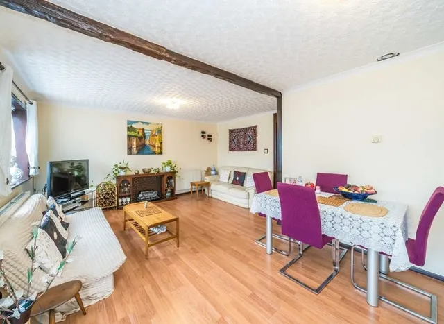 Photo 3 — Stanborough Road, Hounslow, TW3
