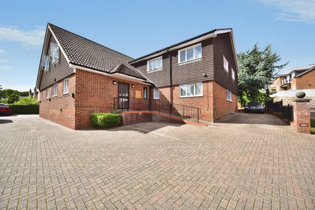 Meadow Bank, WEST MALLING, photo 1