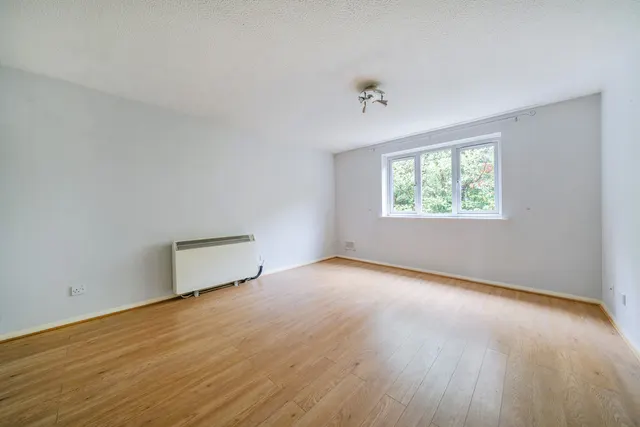 Bernard Ashley Drive, SE7, photo 2