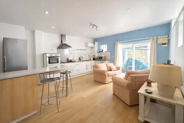Burleigh Walk, London, SE6, photo 2