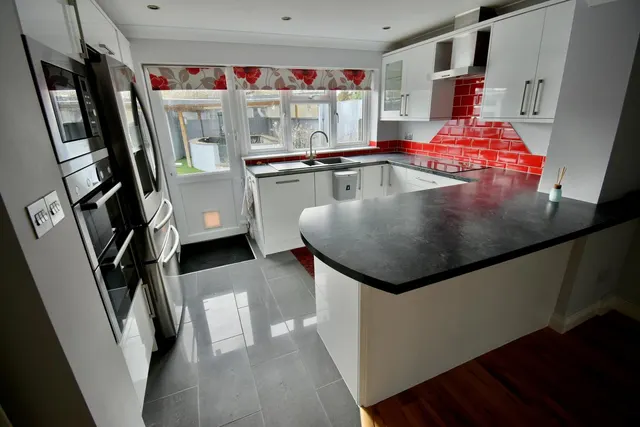Dugdell Close, BH22, photo 2