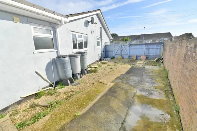 Dugdell Close, BH22, photo 3