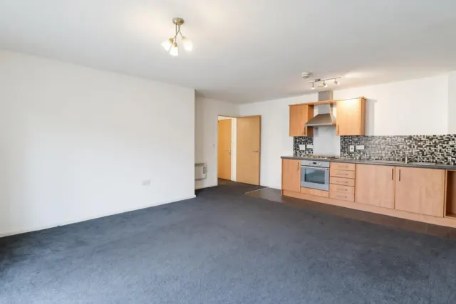 Penstock Drive, Cliffe Vale, ST4, photo 2
