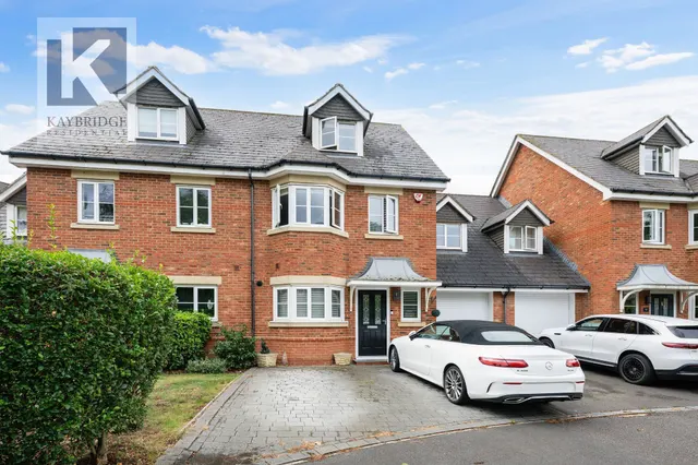 Horton Crescent, Epsom, KT19, photo 1