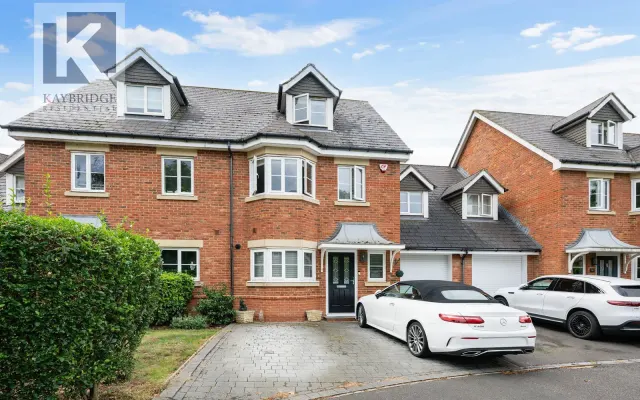 Horton Crescent, Epsom, KT19, photo 1