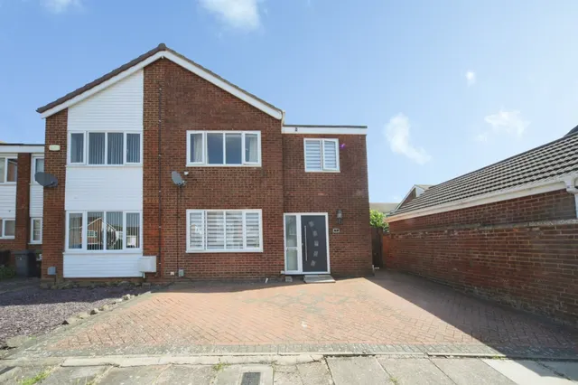 Ditchling Close, Luton, photo 1