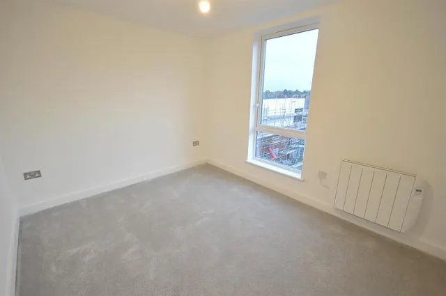 Crossford Court, Sale, photo 3
