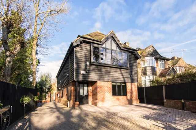 Wycombe End, Beaconsfield, HP9, photo 1
