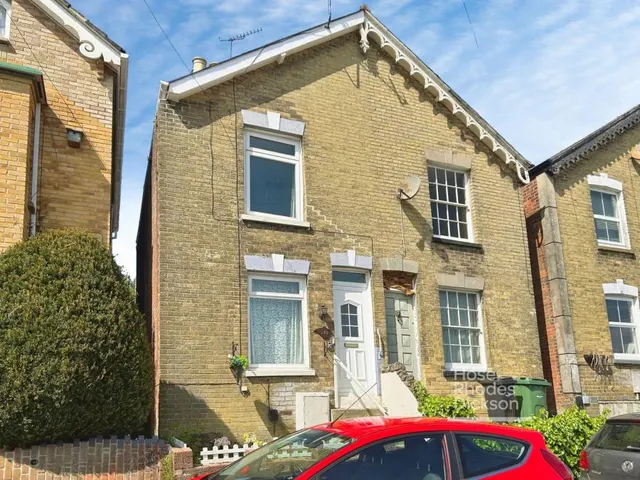 Arctic Road, Cowes, PO31, photo 1