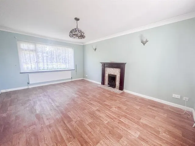 Photo 2 — Kenton Close, Bexhill-On-Sea, TN39 4HF