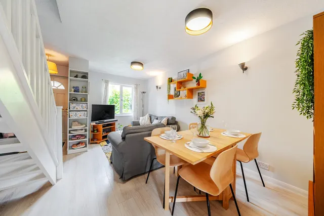 Photo 2 — Henley Drive, London, SE1
