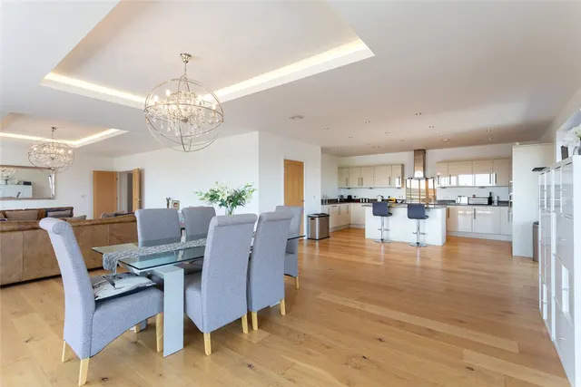 Racecourse Road, RG14, photo 1
