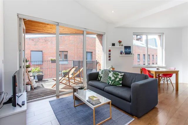 Neap Court, Bow, photo 2