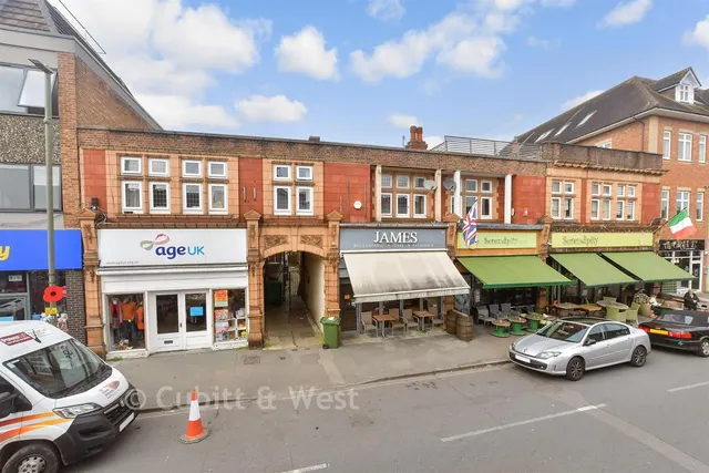 High Street, Horley, RH6, photo 1