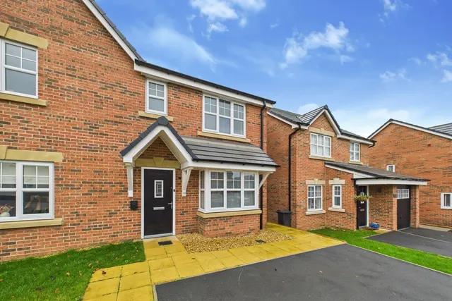 Mellings Place, Carnforth, LA5, photo 1