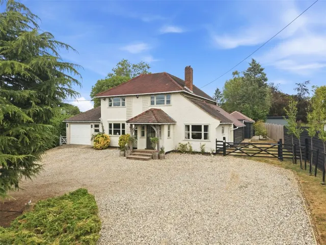 with 4 bedrooms in Matching Green, Harlow, CM17, photo 2