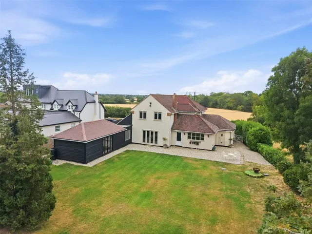 with 4 bedrooms in Matching Green, Harlow, CM17, photo 1