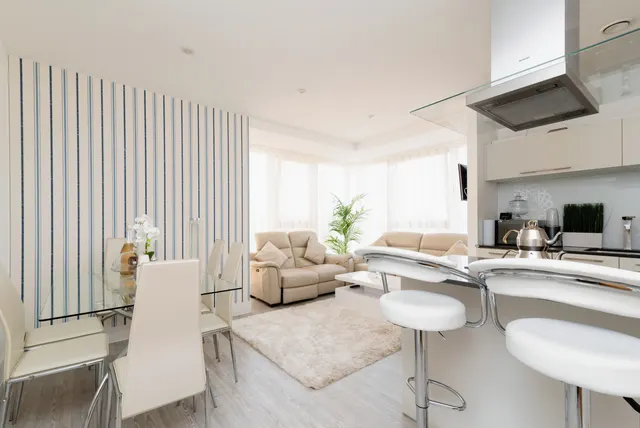 Empire Way, Caerdydd, Empire Way, Cardiff, CF11, photo 1