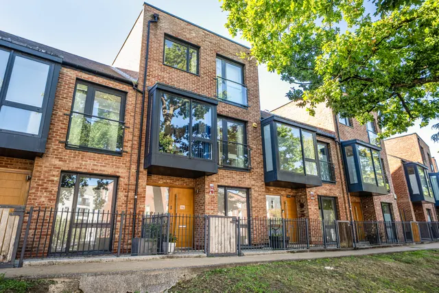 Edgware, HA8, photo 1