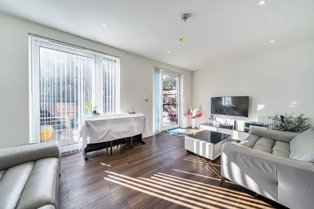 Edgware, HA8, photo 2