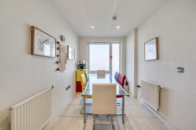Edgware, HA8, photo 3