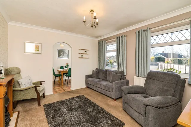 Elms Close, Earsham, NR35, photo 3