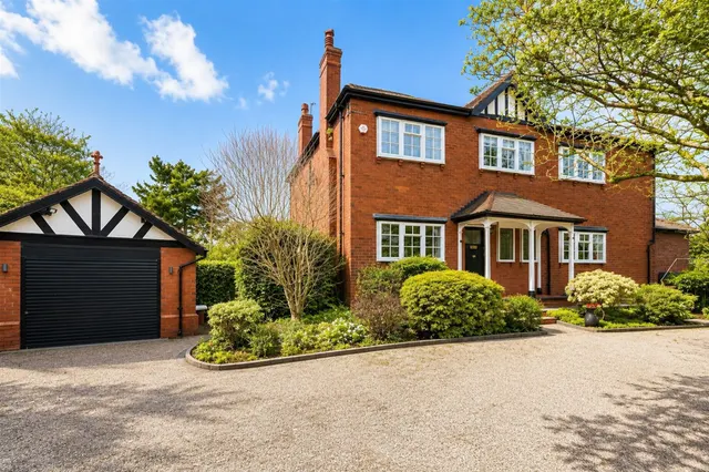 Hale, Altrincham, photo 1