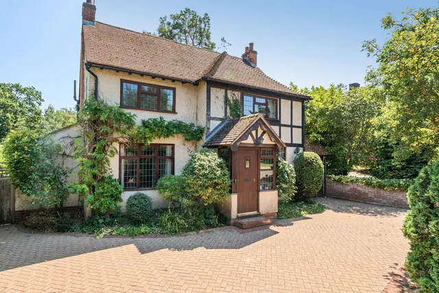 Oakfield Lane, Keston, BR2, photo 1