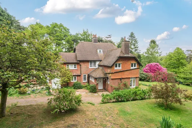 5 bedroom property — Hindhead Road, Hindhead, Surrey, GU26 6AY