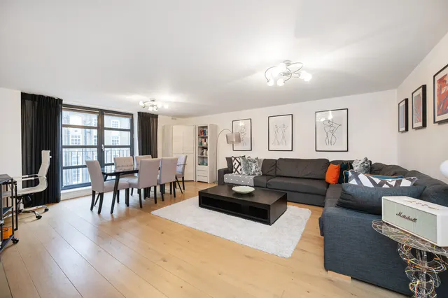 Flat 16, 1-6 Batemans Row, London, photo 1