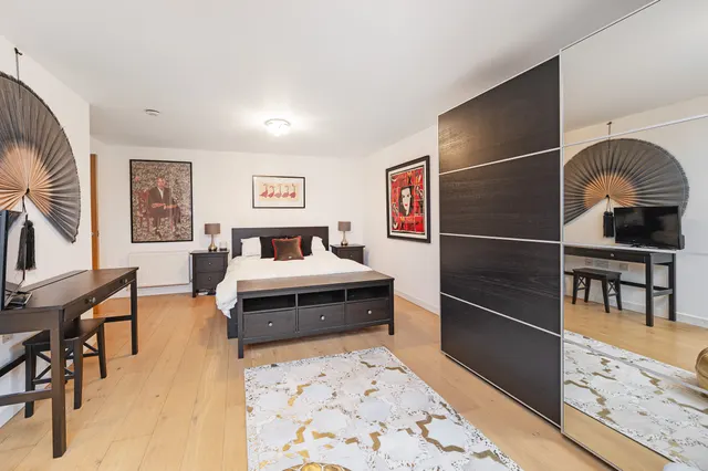 Photo 3 — Flat 16, 1-6 Batemans Row, London